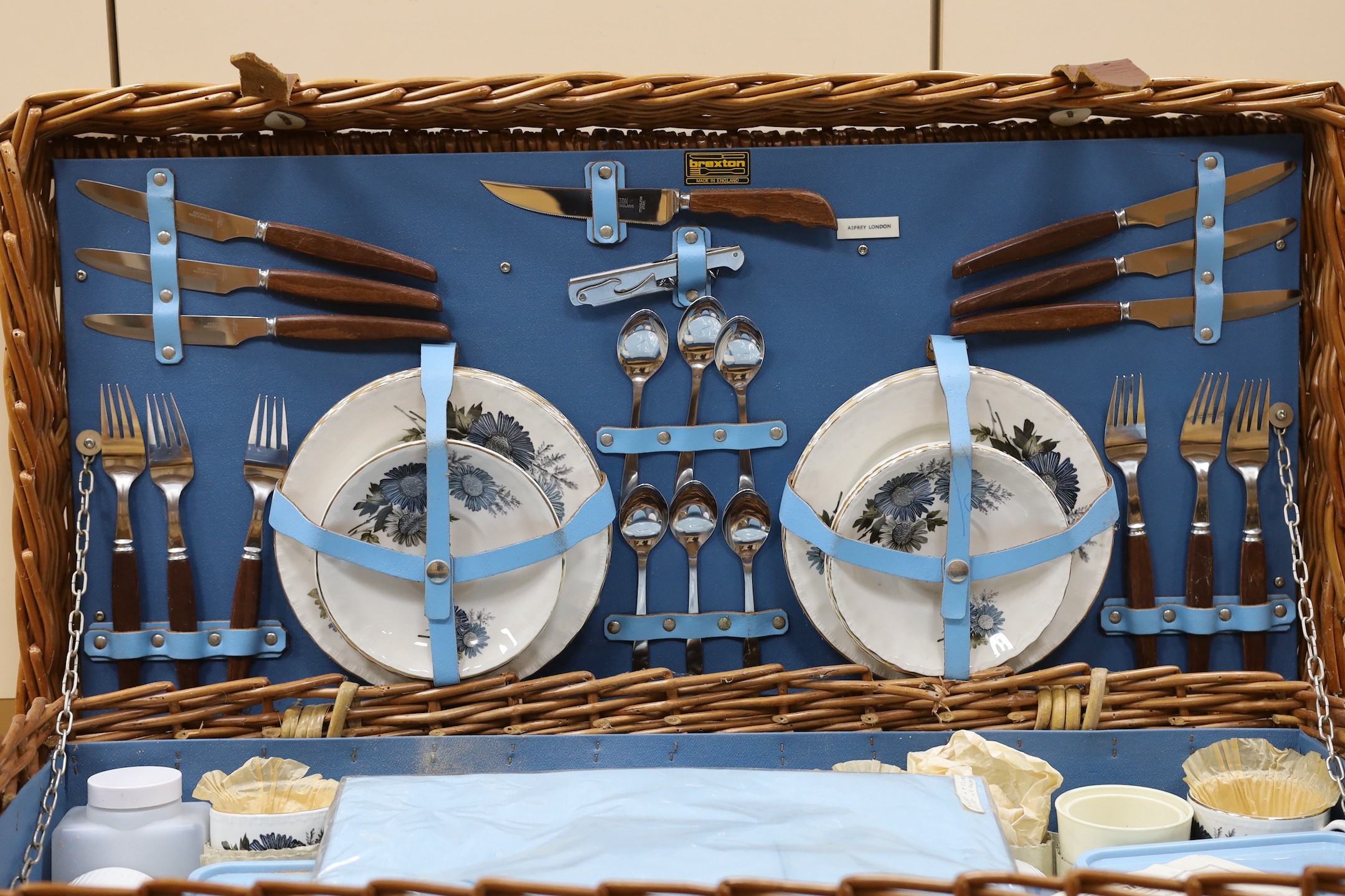 A Bexton Asprey picnic hamper 6 persons